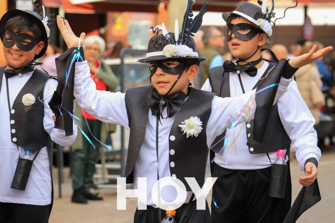 El desfile se celebró este sábado con final en la plaza de España. 