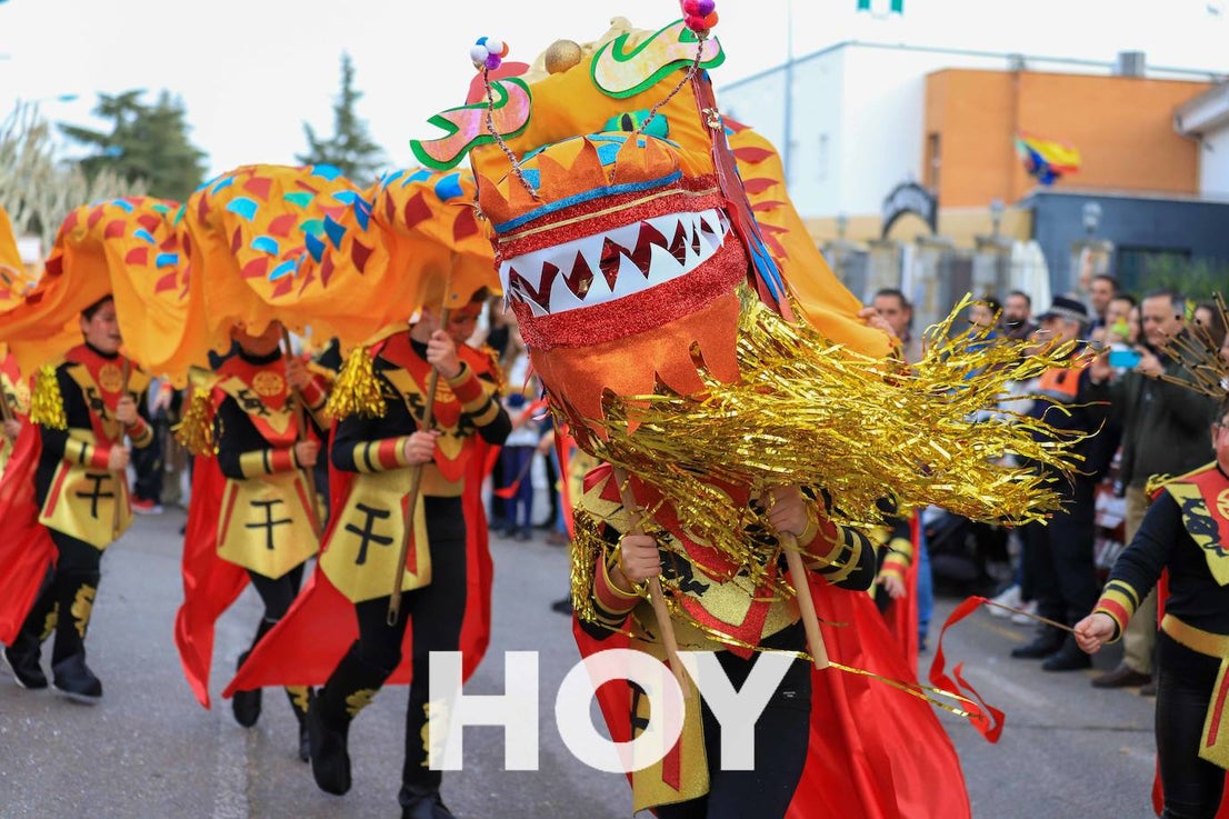 El desfile se celebró este sábado con final en la plaza de España. 