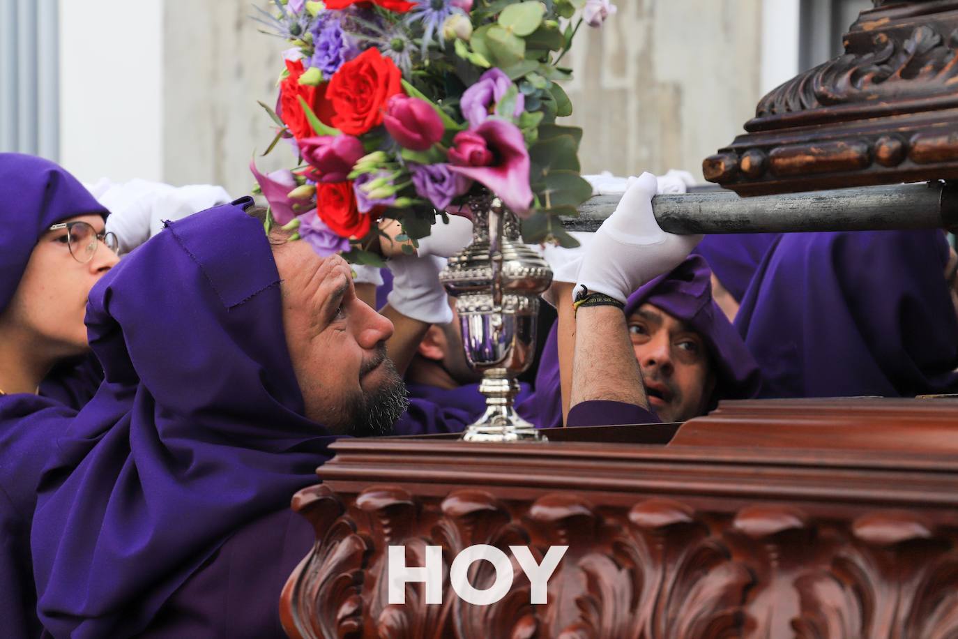 Excepcional Jueves Santo con el Nazareno y la Virgen del Calvario
