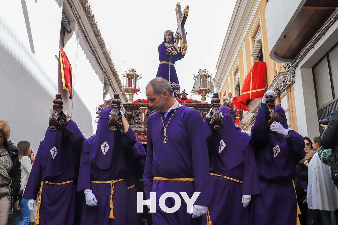 Excepcional Jueves Santo con el Nazareno y la Virgen del Calvario