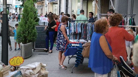 El comercio local saldrá este viernes a la calle