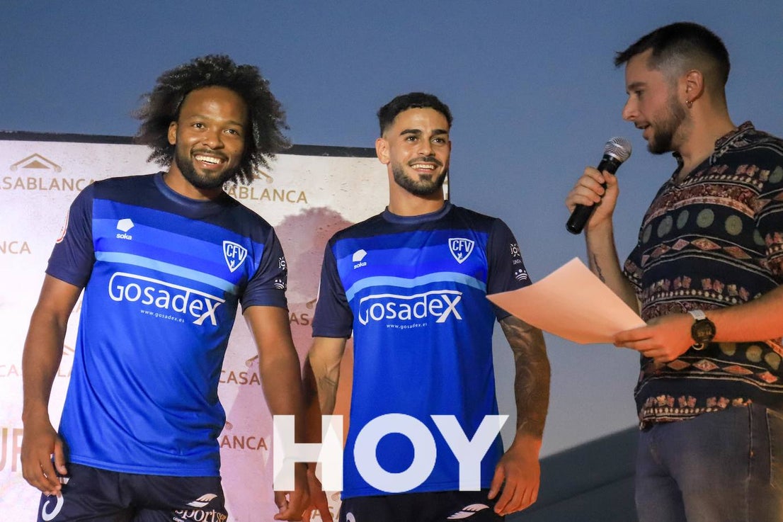 El Villanovense presenta sus nuevas armaduras de Soka