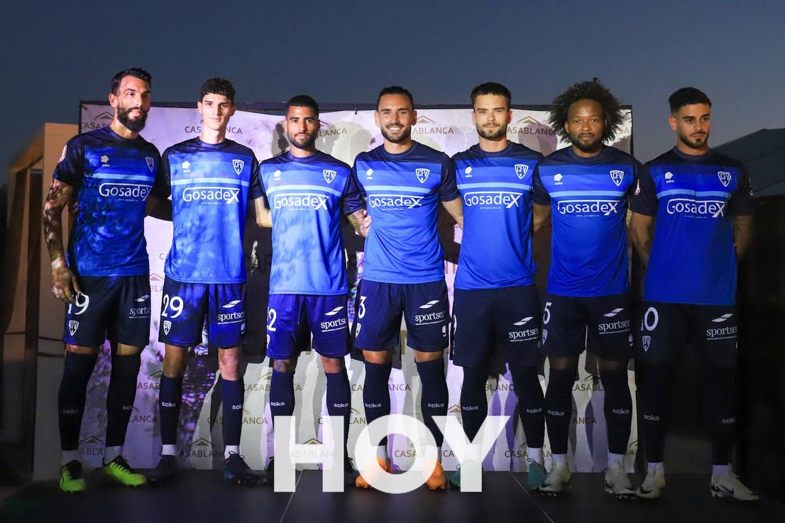 El Villanovense presenta sus nuevas armaduras de Soka