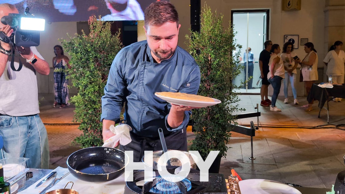 Ocho cocineros extremeños buscaron en Villanueva la mejor tortilla de patatas
