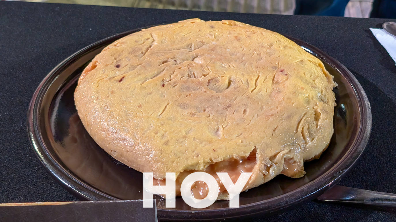 Ocho cocineros extremeños buscaron en Villanueva la mejor tortilla de patatas