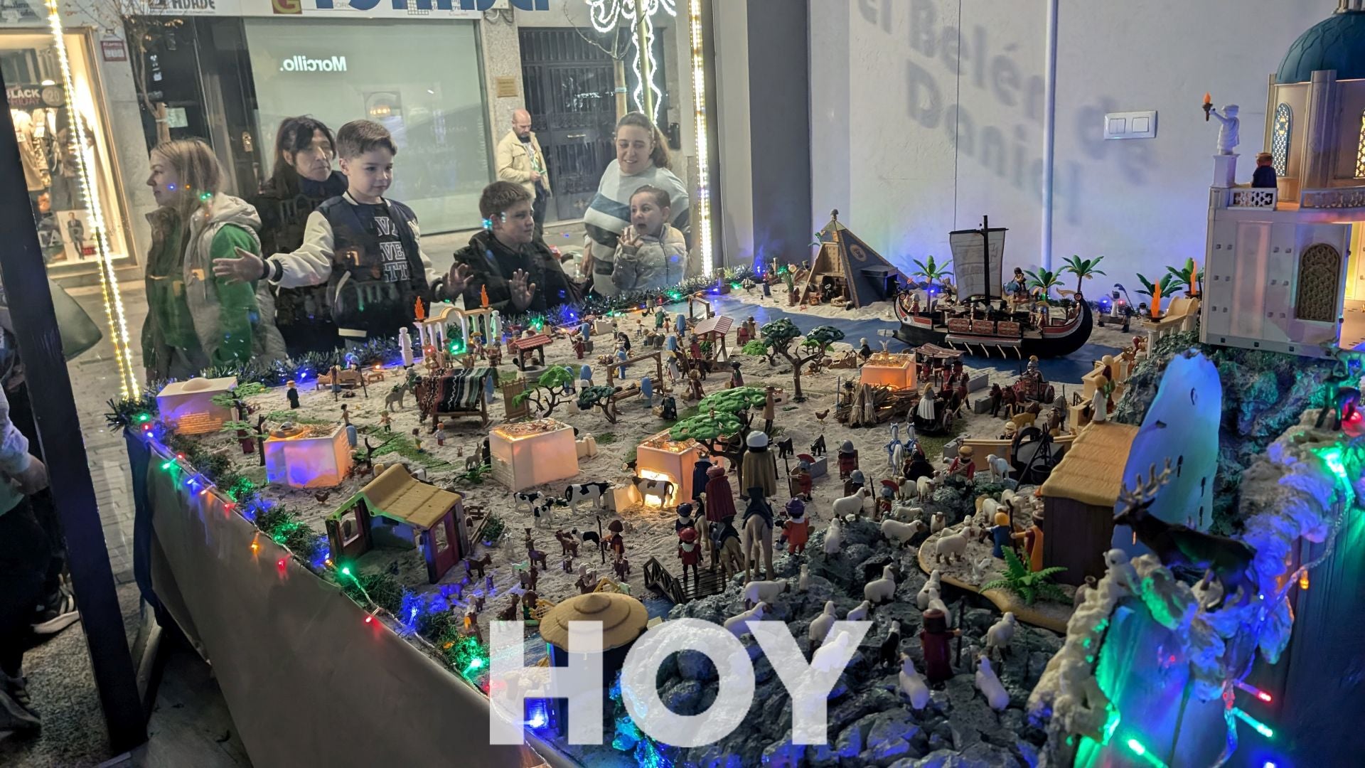 Villanueva enciende la Navidad extremeña