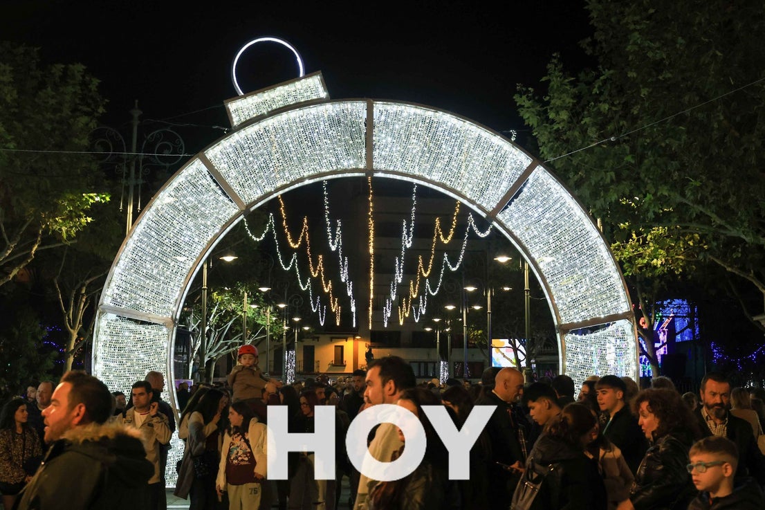Villanueva enciende la Navidad extremeña
