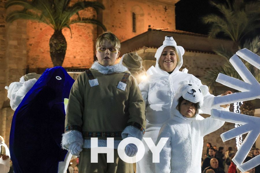 Miles de personas disfrutan de la cabalgata de Reyes en Villanueva