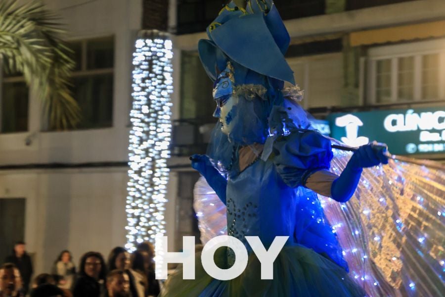 Miles de personas disfrutan de la cabalgata de Reyes en Villanueva