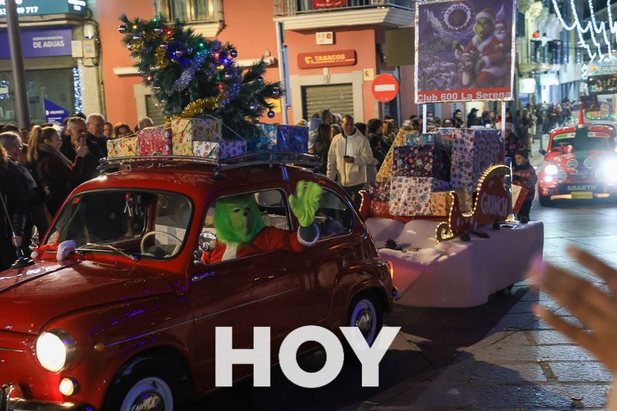 Miles de personas disfrutan de la cabalgata de Reyes en Villanueva