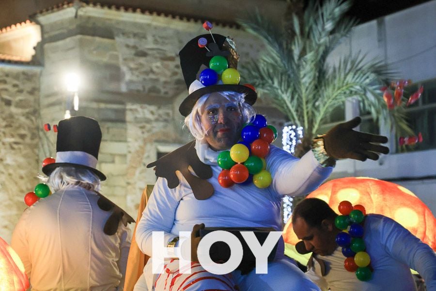 Miles de personas disfrutan de la cabalgata de Reyes en Villanueva