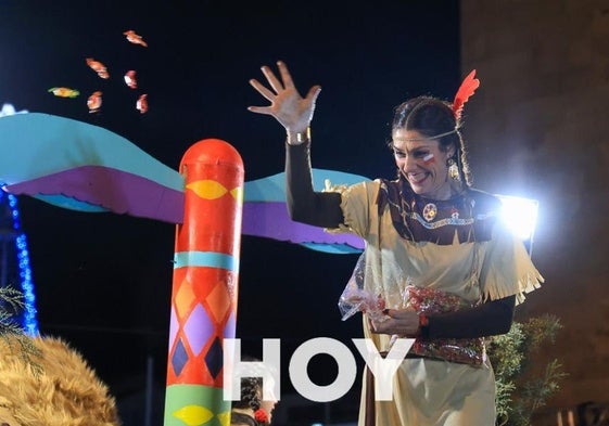 Miles de personas disfrutan de la cabalgata de Reyes en Villanueva