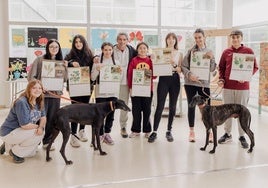 Anima conciencia sobre los árboles con un calendario