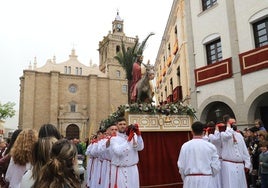 La Borriquita desafía a la lluvia como ya hizo 'La Guapa'