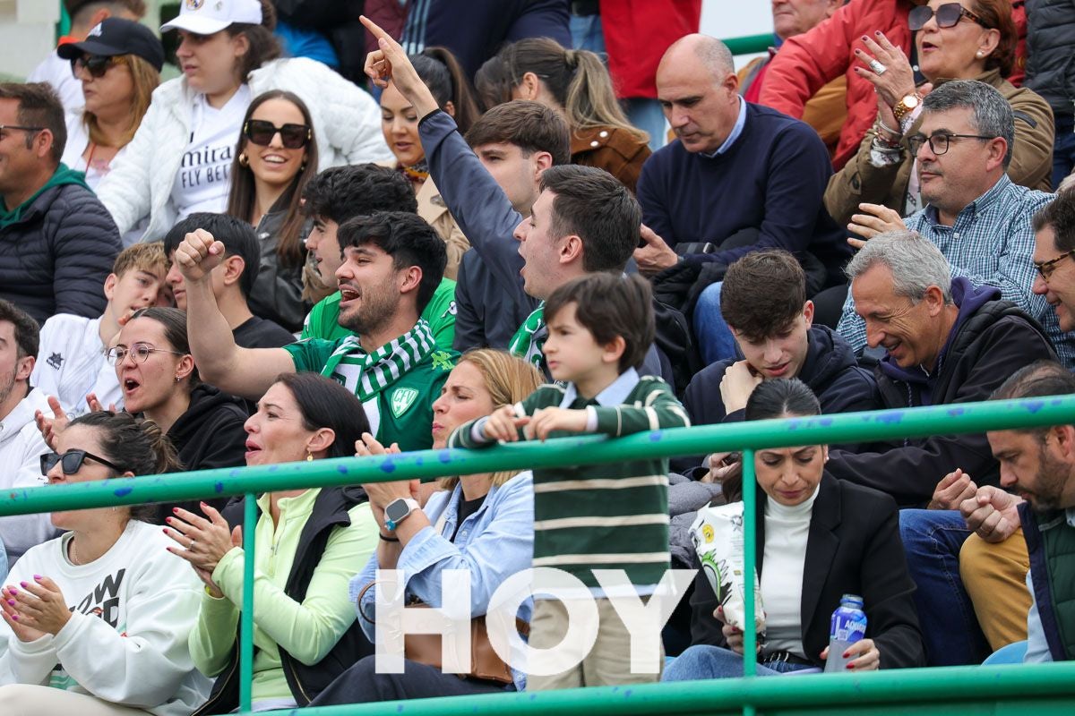 Imágenes del triunfo vital del Villanovense contra el Granada B