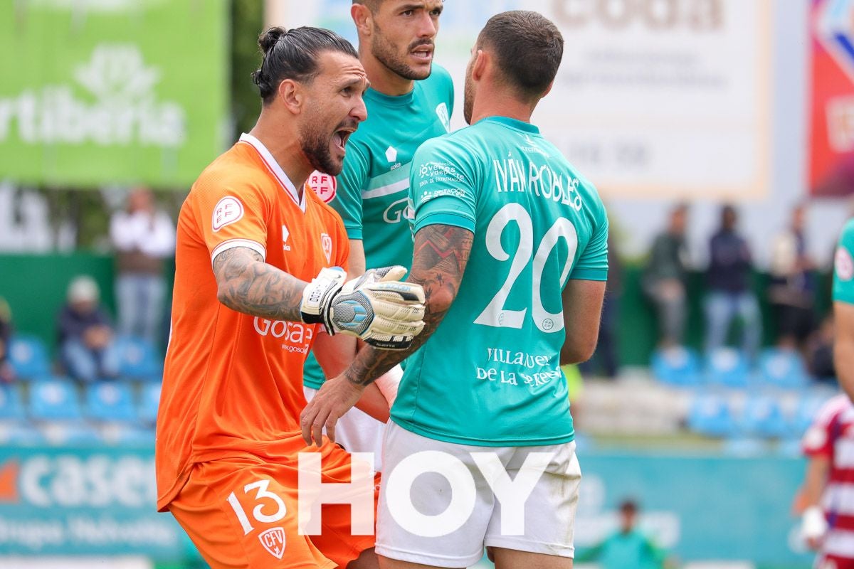 Imágenes del triunfo vital del Villanovense contra el Granada B