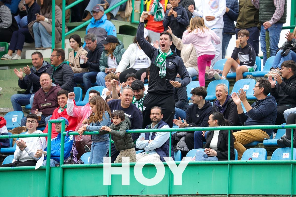 Imágenes del triunfo vital del Villanovense contra el Granada B