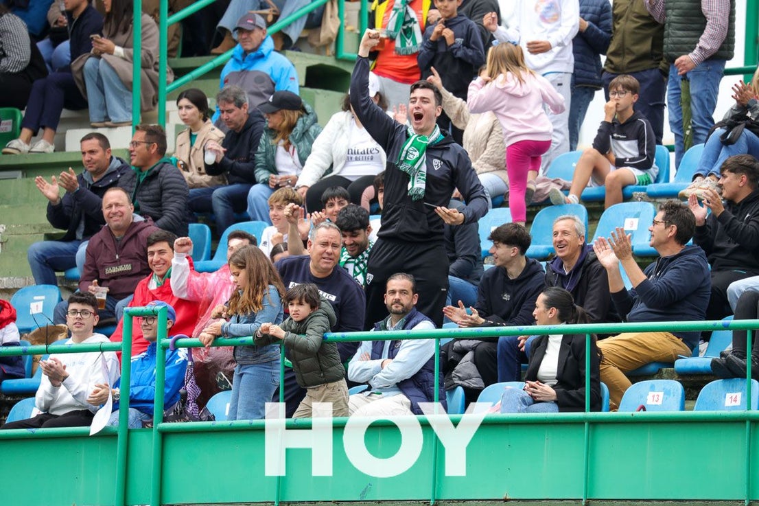Imágenes del triunfo vital del Villanovense contra el Granada B