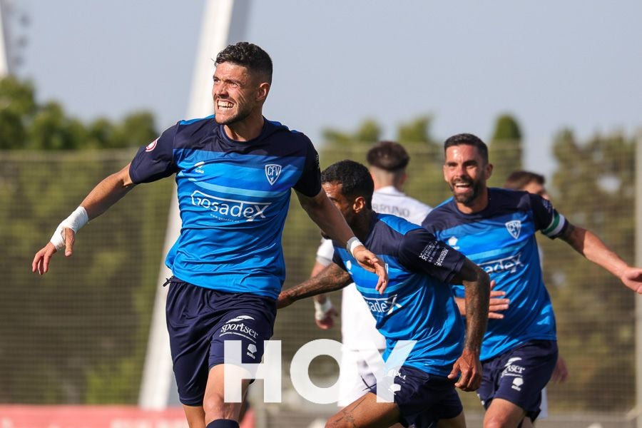 Las imágenes de la derrota del Villanovense contra el Madrid C