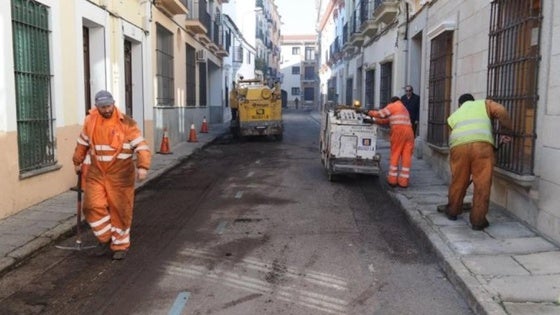 El Ayuntamiento destina 300.000 euros a un nuevo plan de asfaltado