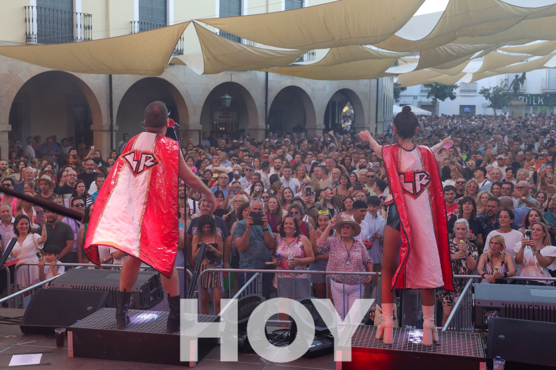 La Feria de Día anima Santiaguito en la plaza de España