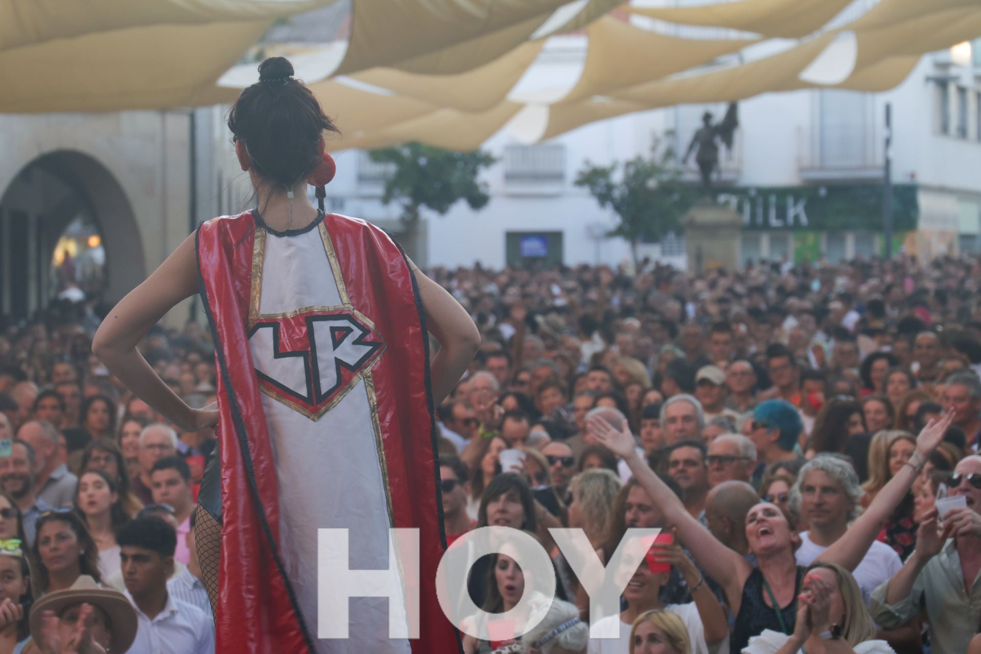 La Feria de Día anima Santiaguito en la plaza de España