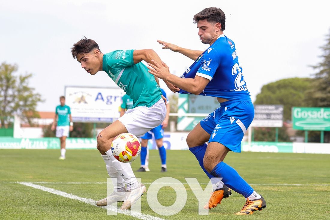 El Villanovense se estrena con remontada contra la Puebla