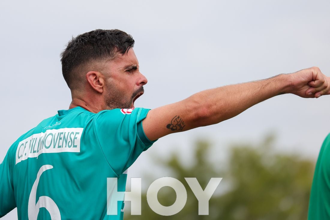 El Villanovense se estrena con remontada contra la Puebla