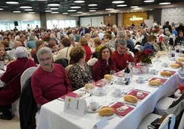 Los mayores disfrutarán de una comida y música en Navidad