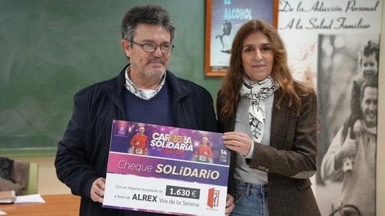 Alrex recibe 1.630 euros de la 14ª Carrera de Navidad