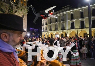 FOTOS | Tradicional Manteo del Pelele en Villanueva de la Serena