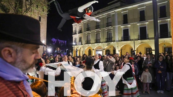 FOTOS | Tradicional Manteo del Pelele en Villanueva de la Serena