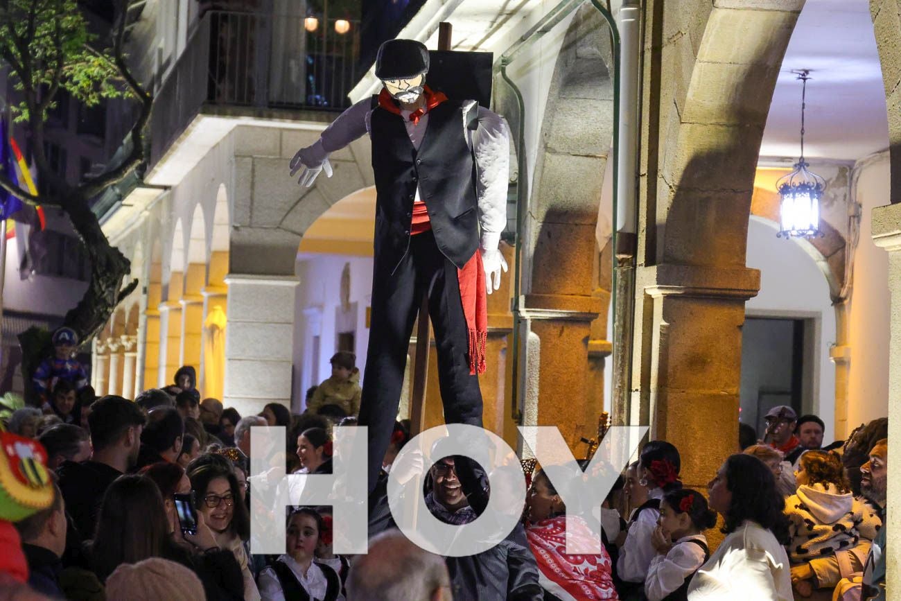 FOTOS | Tradicional Manteo del Pelele en Villanueva de la Serena
