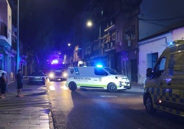 Aparatoso incendio de madrugada en un piso de la calle Hernán Cortés