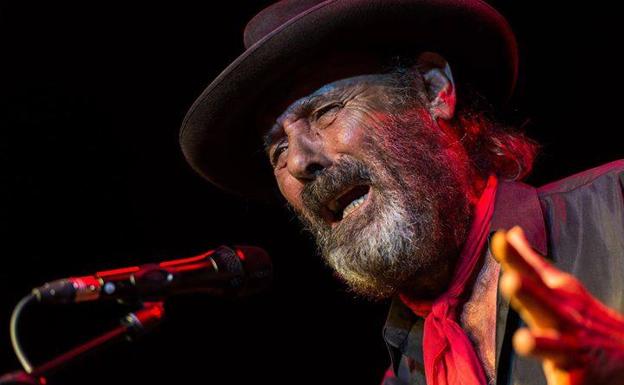 El Cabrero incluye a Villanueva del Fresno en su gira de despedida tras medio siglo cantando