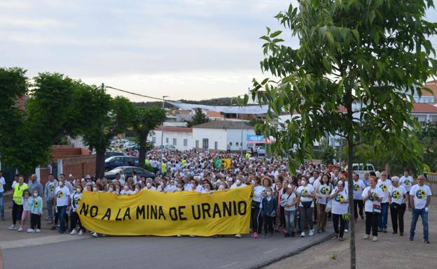 Manifestación en contra de la mina.