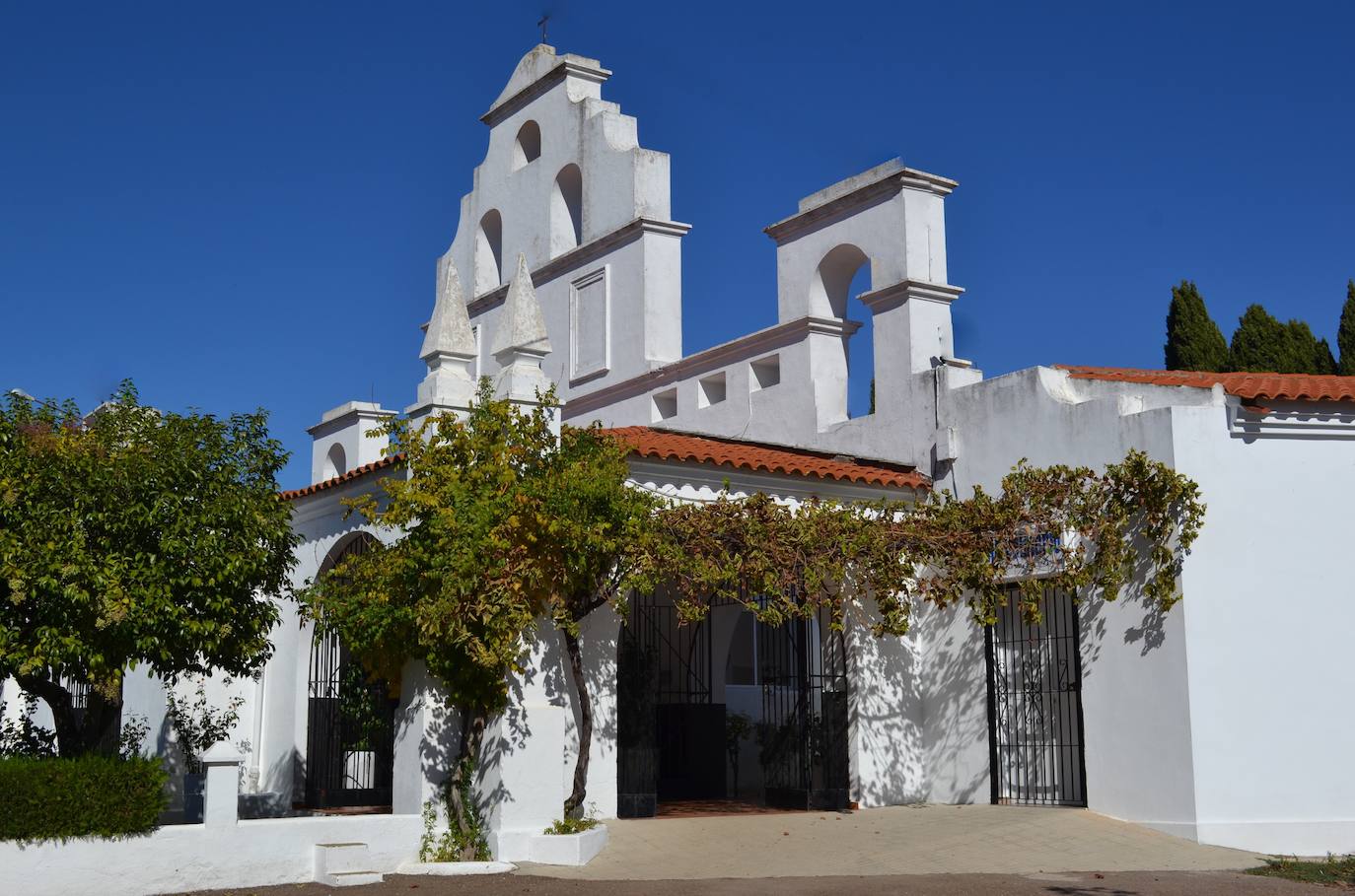Entrada del cementerio municipal