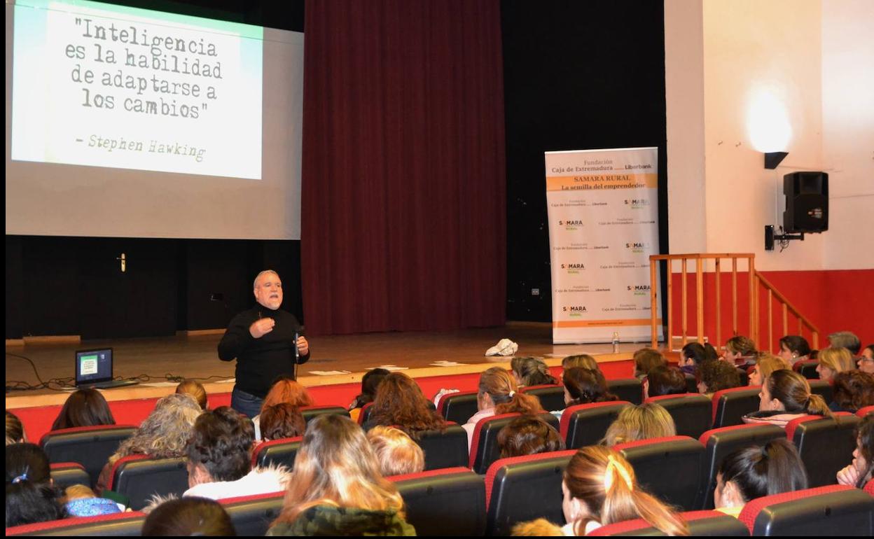 Jaime Ruíz Peña, en un momento de una de sus charlas de motivación.