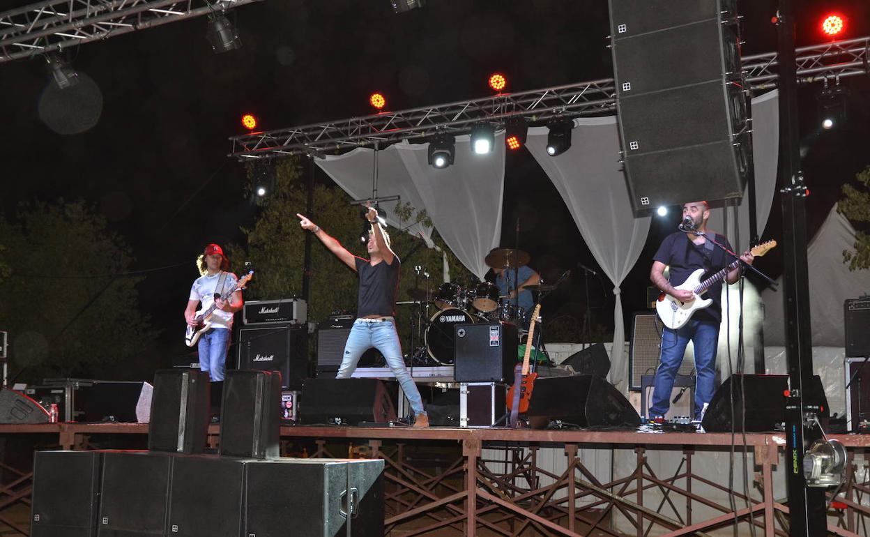 Concierto de «Los Casettes» en Villanueva del Fresno.
