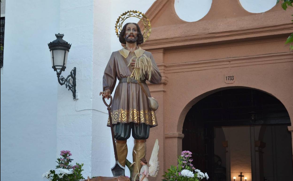 San Isidro saliendo de la Ermita para procesionar.