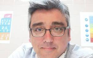 Luis Miguel Lara Godoy | Enfermero. Diseñador de las batas 