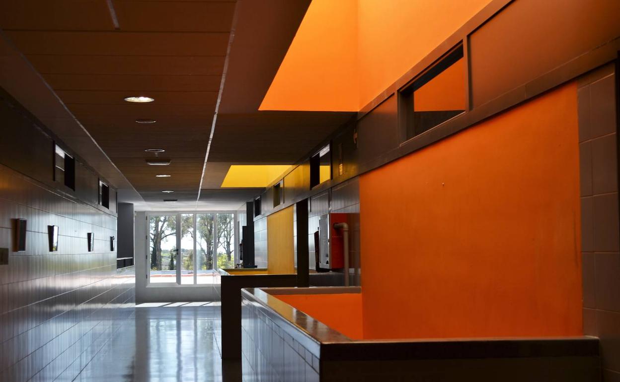 Interior de una de las plantas del IESO San GInés.