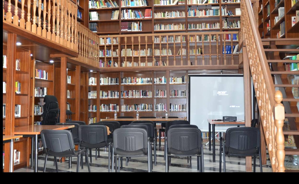 Interior de la Biblioteca Pública Municipal.