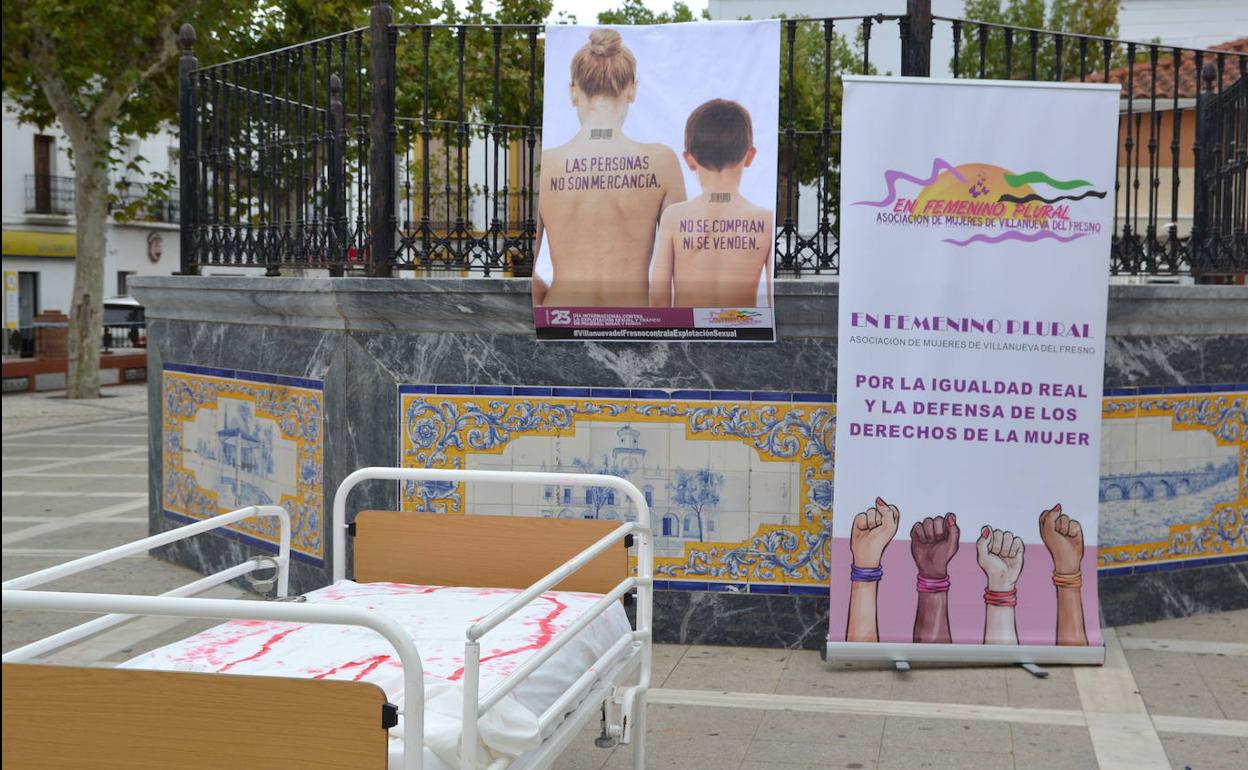 Montaje con el que se visibiliza este día en la plaza de España.
