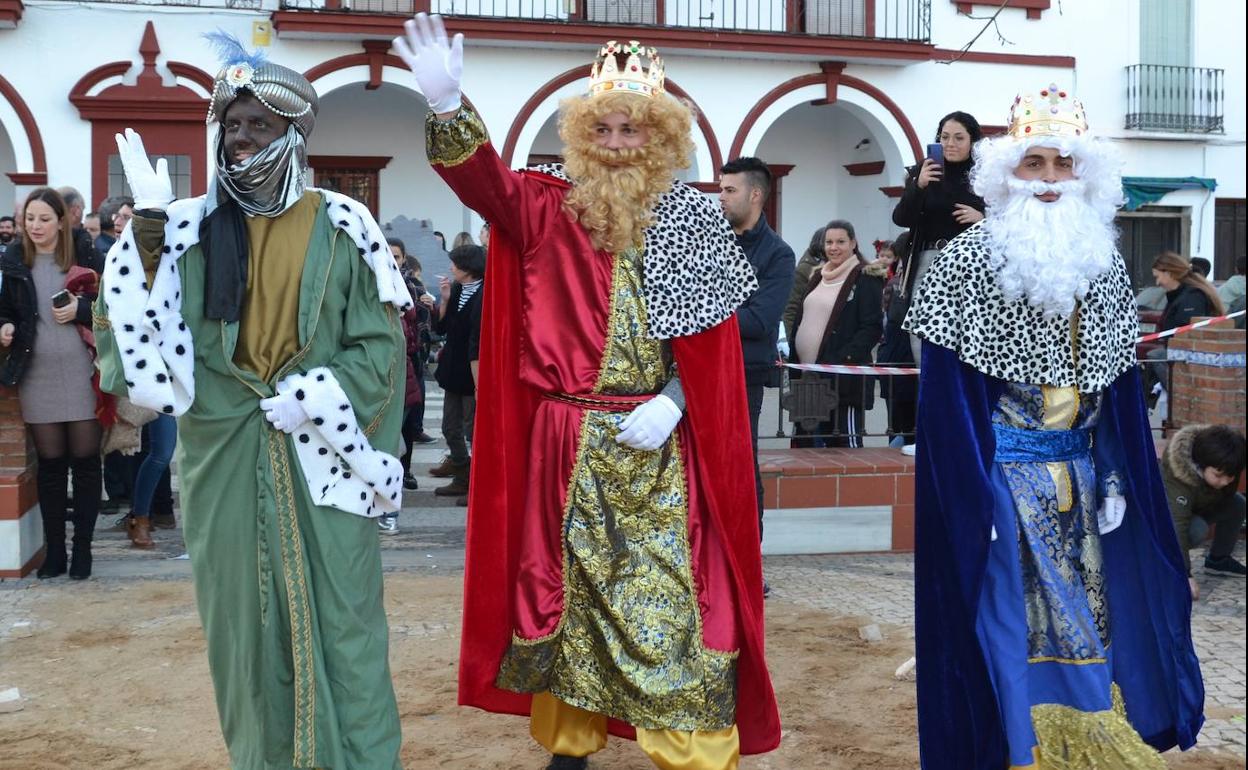 Los Reyes Magos en su visita a la localidad en 2019.
