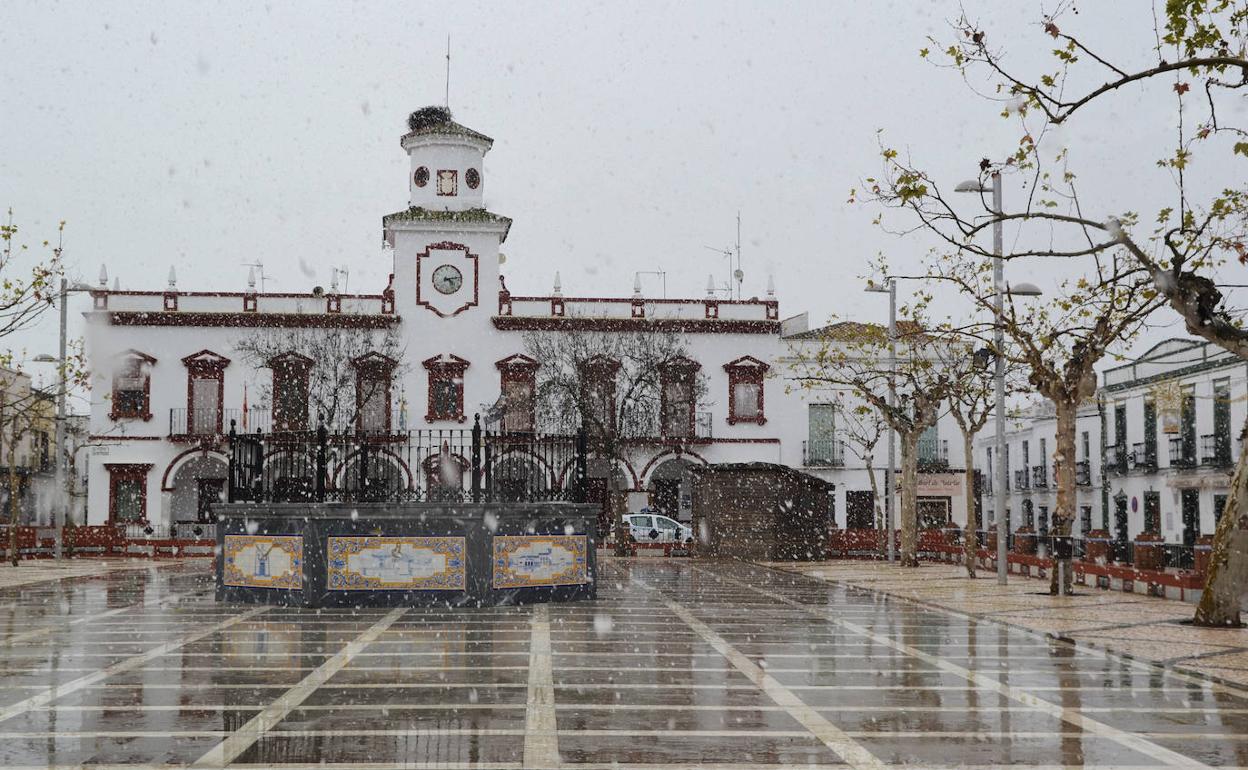 Se cumplieron los pronósticos y la nieve llegó hasta la localidad