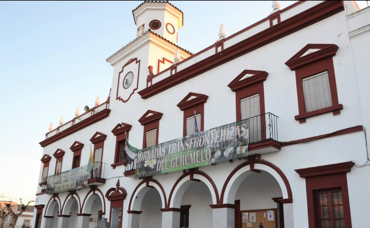 Fachada del Ayuntamiento de Villanueva del Fresno.