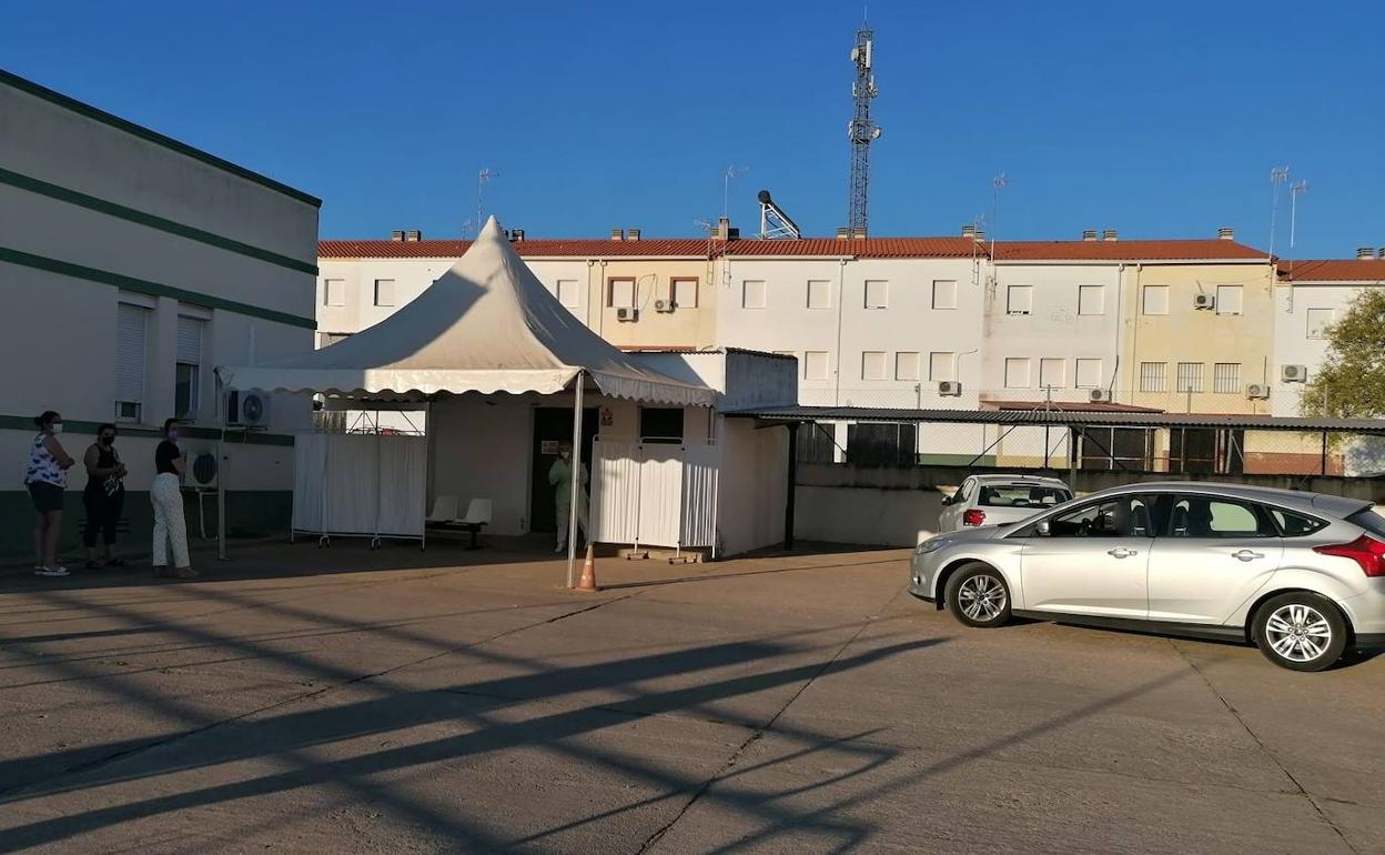 Carpa auxiliar de realización de PCR y vacunaciones.