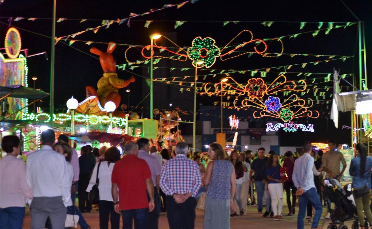 Ambiente en una noche de feria en el recinto, imagen de archivo.