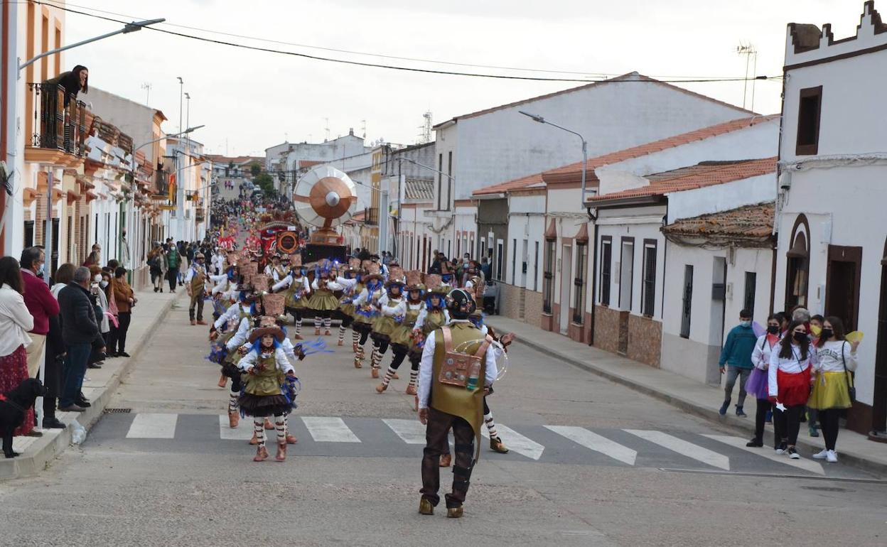 Vista de parte del desfile de carnaval.